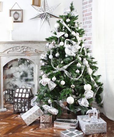 Tendenze Natale 2022 dall'albero tradizionale a quello shabby chic