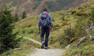 4 Must-Have da Portare per una Vacanza in Montagna di 4 Giorni